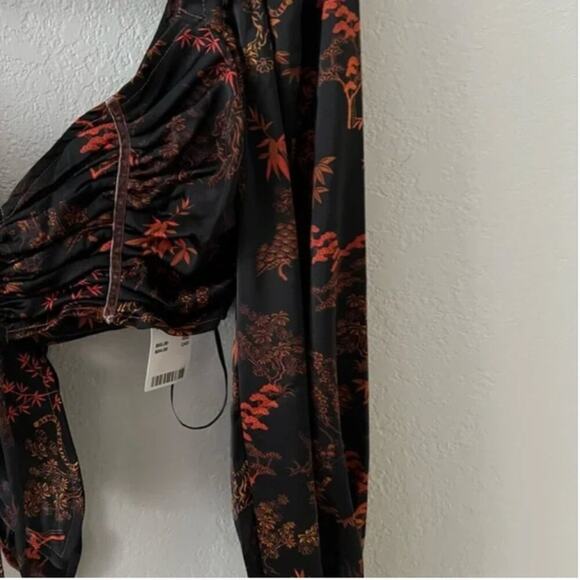 Urban Outfitters Black Printed Ruched Front Crop Top - Picture 3 of 7